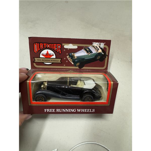 Old timer, diecast, metal free, running wheels car