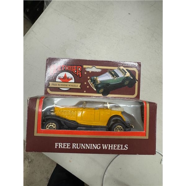 Old timer, diecast, metal free, running wheels car