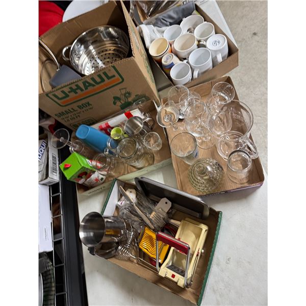 Assorted kitchen items