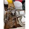 Image 5 : Assorted kitchen items