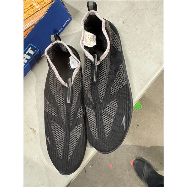 Water shoes, size 8