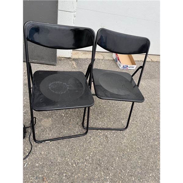 2 folding chairs