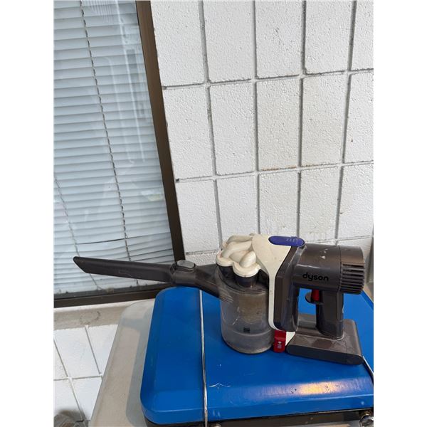 Dyson vacuum no charger