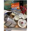 Image 1 : Kitchen items and cookie cutters and thermos