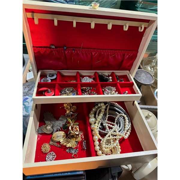 Jewelry box