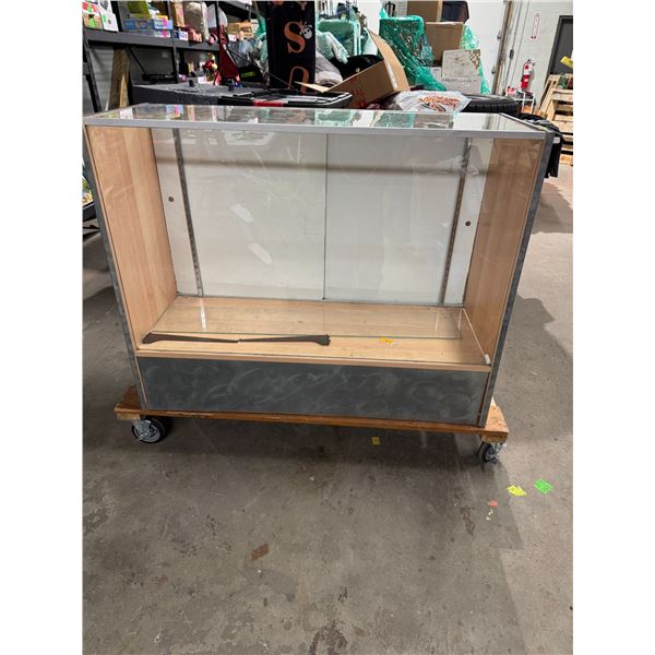 4 foot long showcase with glass shelf