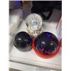 Image 1 : Christmas light up and Christmas globe decor
