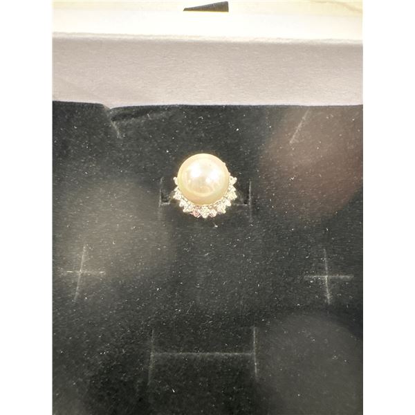 New platinum plated 10MM cultured Pearl Halo Ring size five