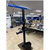 Image 2 : SUPPORT ELECT. DOUBLE POUR RÉPARATION DE VÉLO PARK TOOL # PRS-32.2
