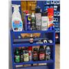 Image 2 : LOT DE PRODUITS ASSORTIS A/ 2 ÉTAGÈRES EN BOIS