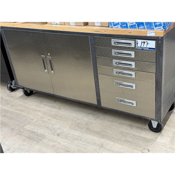 COFFRE. OUTILS SUR MASTERCRAFT SUR ROUES 71.75 X 20" X 37-1/2"