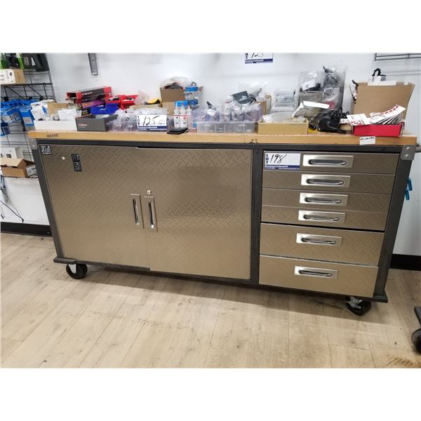 COFFRE. OUTILS SUR MASTERCRAFT SUR ROUES 60" X 20" X 37.5"
