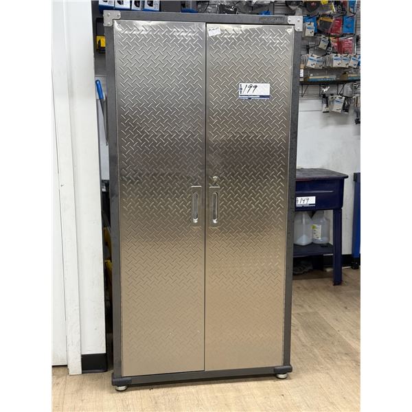 ARMOIRE EN METAL