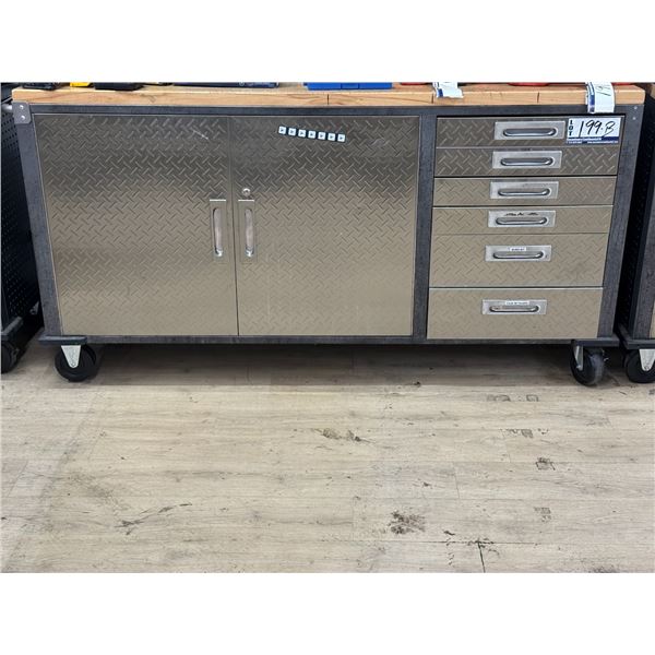 COFFRE. OUTILS SUR MASTERCRAFT SUR ROUES 60" X 20" X 37.5"