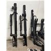 Image 8 : LOT DE SUPPORTS A VÉLO ET PIÈCES ASSORTIES