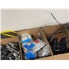 Image 8 : LOT DE PIÈCES DE VÉLO DIVERS, BATTERIES, ETC