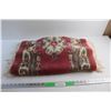Image 1 : Rug - 24" x 43" - As Is