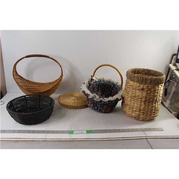 (4) Wicker baskets, Lids
