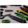Image 4 : Lot: Folding Knives (Various) & Milwaukee Hand Saw, Scissors, Utility Knives (Various)