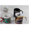 Image 3 : (8) Mugs - Star Wars, Mickey Mouse, Christmas, etc.