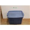 Image 1 : *Rubbermaid Storage Tote, 15.5'' x 23.5'' x 16.5''