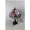 Image 2 : Stained Glass Lamp, 18'' Tall - Powers On