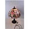 Image 4 : Stained Glass Lamp, 18'' Tall - Powers On