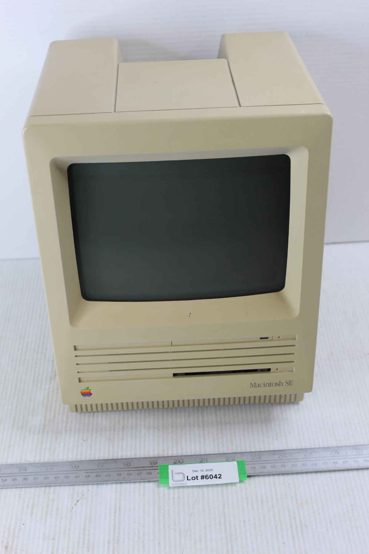 Computer Storage 1988 Vintage Macintosh SE Computer 1988- As Is - Bodnarus Auctioneering
