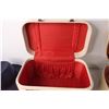 Image 3 : (2) Vintage Travel Make-up Cases, (3) Hats