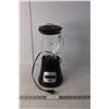 Image 1 : Oster Blender- Powers On