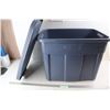 Image 1 : *Rubbermaid Roughneck Plastic Storage Bin 22" x 16" x 18"