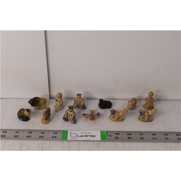 (12) Wade / Red Rose Miniature Whimsies