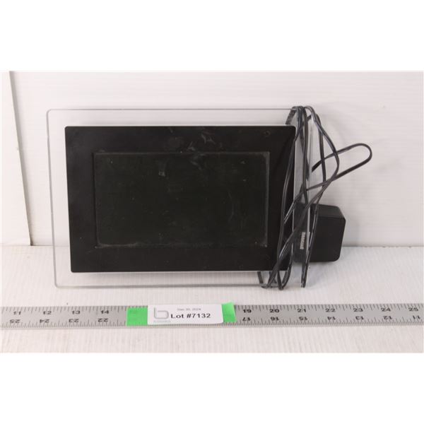 Dynex 7" Digital Picture Frame- Powers On