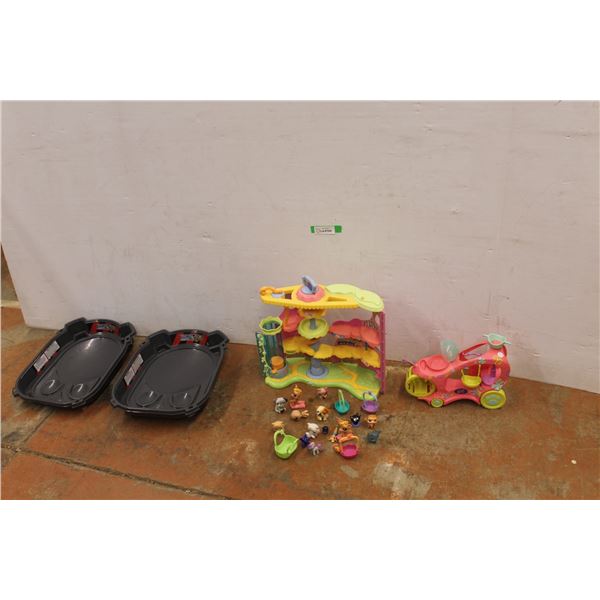 * Beyblade Battle Arena & Littlest Pet Shop Playset