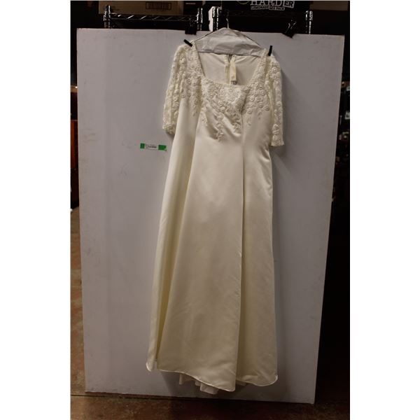 * Wedding Dress - Size 24