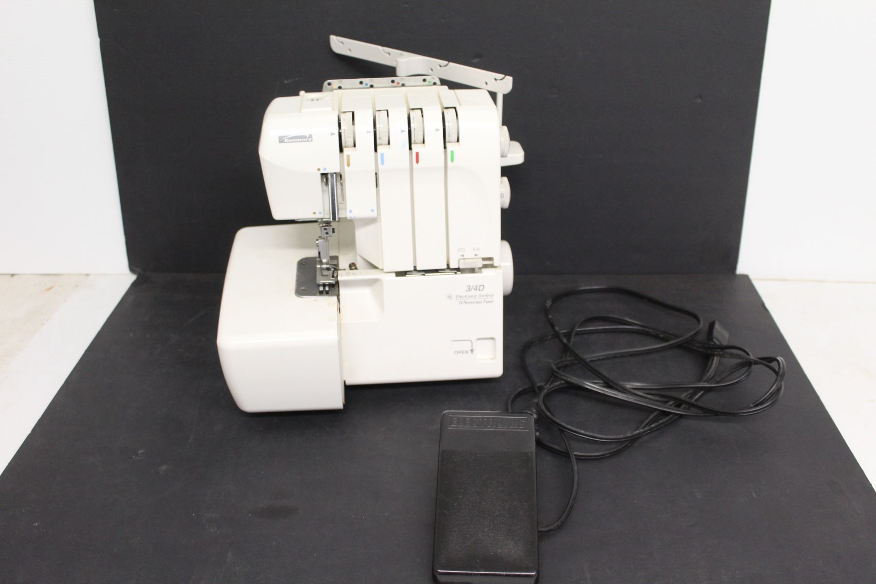 Kenmore Overlock Serging Machine w/ Pedal - Works - Bodnarus Auctioneering