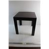 Image 1 : *Plastic End Table 16'' x 16''