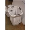 Image 5 : *(2) Laundry Baskets
