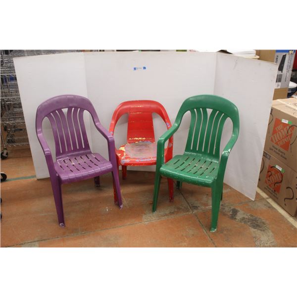**(3) Plastic Lounge Chairs
