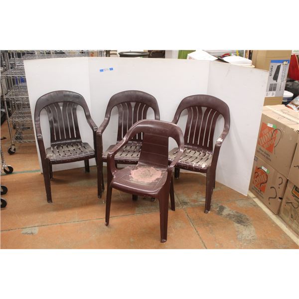 **(4) Plastic Lounge Chairs