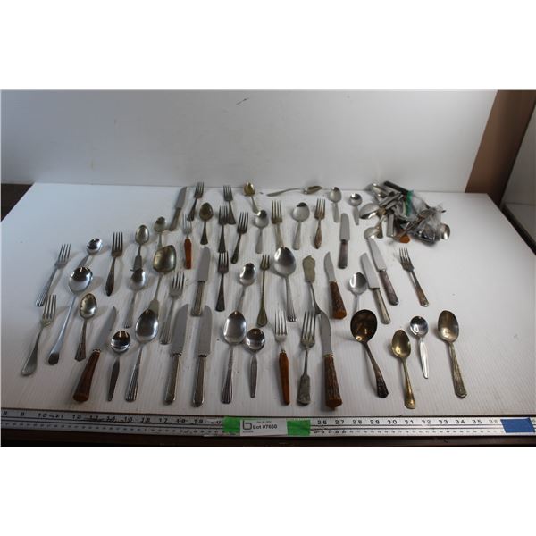 (10+) Vintage Cutleries - Forks, Spoons and Knives