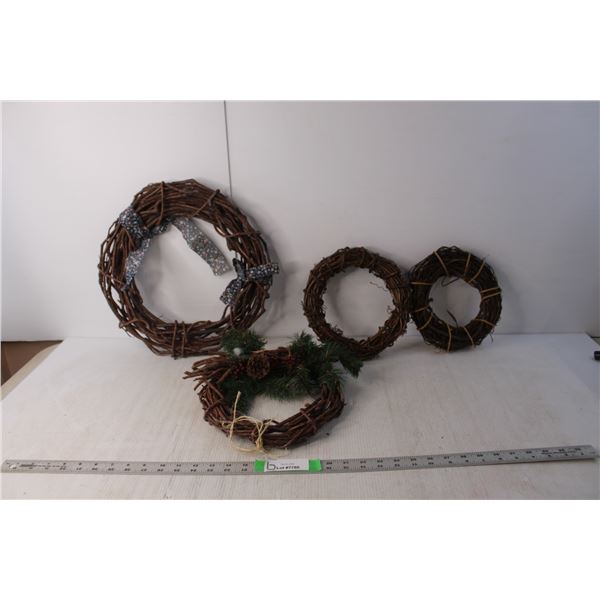 (4) Wood Wreaths