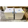 Image 1 : 2 WHITE FINISHED UPPER KITCHEN CABINETS APPROX 20 3/4X 25X 24.5"