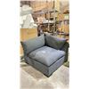 Image 2 : CORNER SECTIONAL SOFA PIECE