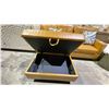 Image 2 : LEATHER SECTIONAL SOFA PIECE WITH OTTOMAN