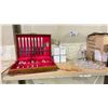 Image 3 : SHELF OF ASSORTED ITEMS INCLUDING; FLATWARE SET, PEDESTAL URNS, CANDLE HOLDERS & MORE