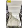 Image 3 : WHITE LEATHER & CHROME ROLLING OFFICE CHAIR