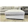 Image 4 : 2-PC FABRIC SECTIONAL SOFA WITH CHAISE (CLEANING REQUIRED)
