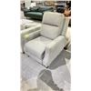 Image 2 : PUSH BACK FABRIC RECLINER