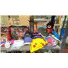 Image 2 : SHELF OF ASSORTED ITEMS INCLUDING; HOME DECOR, HATS, GOODLIFE FITNESS DUFFEL BAGS & MORE